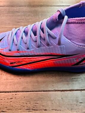 Nike Mercurial Indoor Soccer Shoe - Girls size 3- Kylian Mbappe